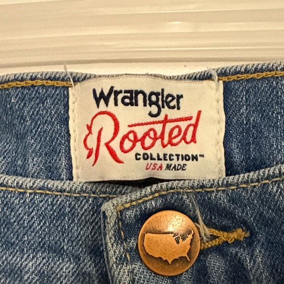 Straight Leg Wrangler Rooted Collection Jeans - Picture 2 of 8